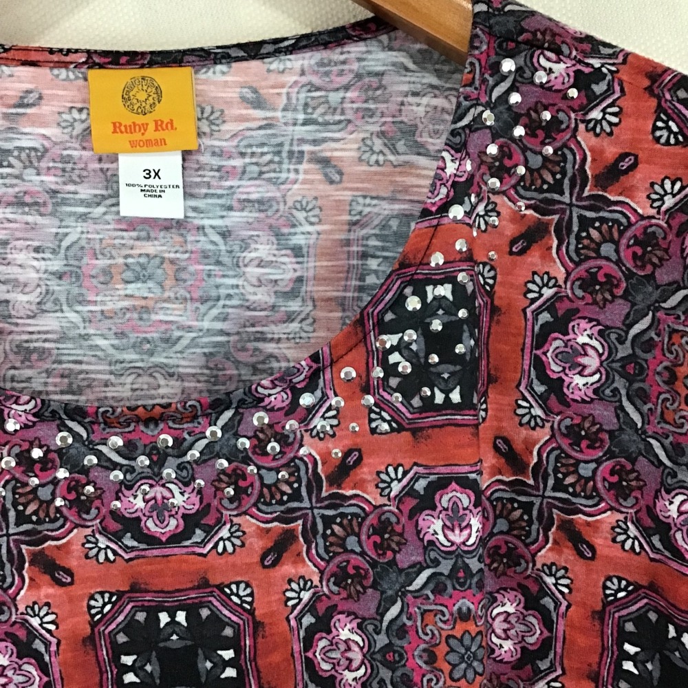 Ruby Rd Woman Plus 3X Medallion Tunic Top Rhinestone Scoop Neck 3/4 Sleeve Red - Picture 3 of 6